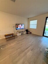 11055 W 35th Way in Hialeah, FL - Building Photo - Building Photo