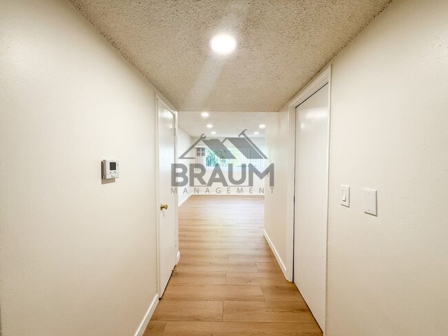 5252 Hermitage Ave in Los Angeles, CA - Building Photo - Building Photo