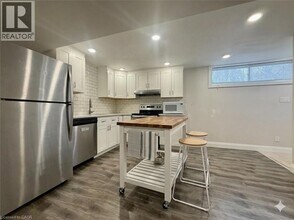 66 Nine Pines Rd in Kitchener, ON - Building Photo - Building Photo