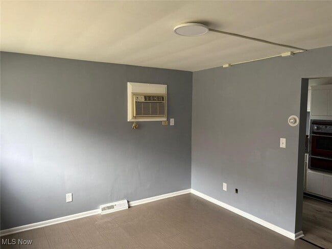 17911 Lakeshore Blvd in Cleveland, OH - Building Photo - Building Photo