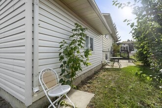 9451-65ave 65 Ave in Grande Prairie, AB - Building Photo - Building Photo