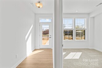 2833 Statesville Ave in Charlotte, NC - Building Photo - Building Photo