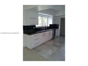 1100 N Shore Dr in Miami Beach, FL - Building Photo - Building Photo