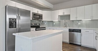 The Pearl on Frankford in Dallas, TX - Building Photo