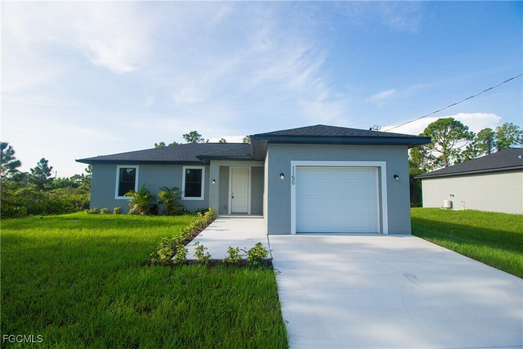 1150 Darling St E in Lehigh Acres, FL - Building Photo