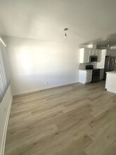 5335 Yarmouth Ave in Los Angeles, CA - Foto de edificio - Building Photo