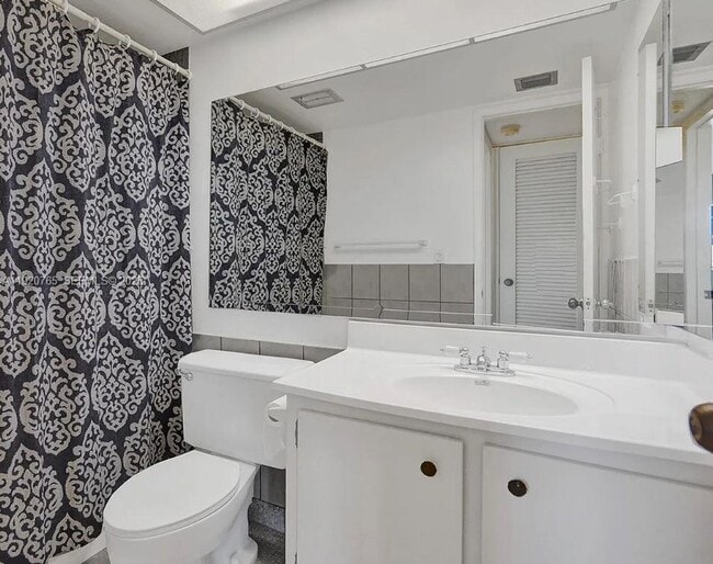 4047 NW 16th St in Lauderhill, FL - Building Photo - Building Photo