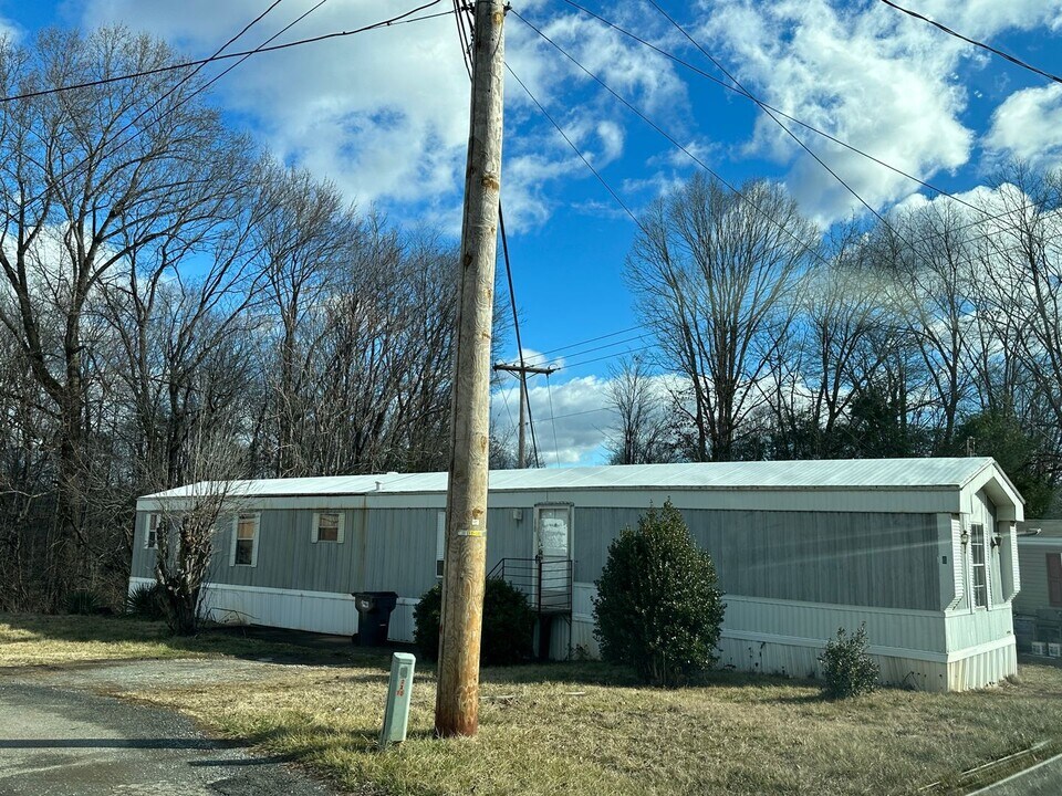 118 Buckingham Ln in Monroe, VA - Building Photo