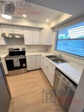 2280 Stickney Point Rd in Sarasota, FL - Building Photo - Building Photo