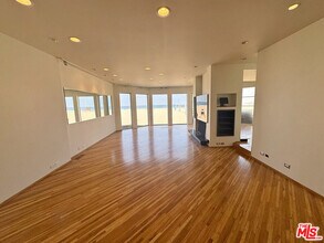 3505 Ocean Front Walk in Marina Del Rey, CA - Building Photo - Building Photo