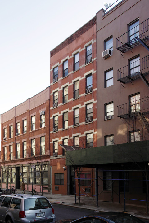 207 Sullivan St in New York, NY - Building Photo