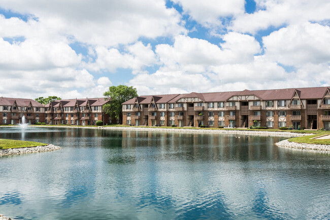 Scarborough Lake Apartments in Indianapolis, IN - Building Photo - Building Photo