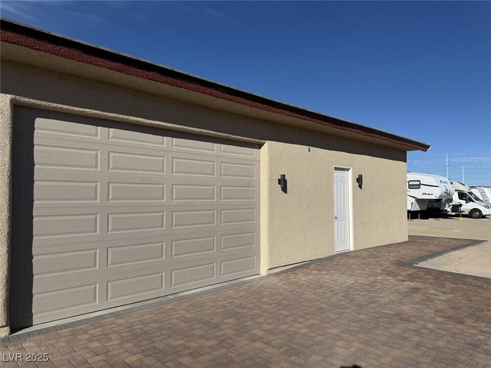 8500 Rocky Ave in Las Vegas, NV - Building Photo