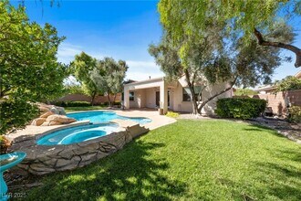 916 Viscanio Pl in Las Vegas, NV - Building Photo - Building Photo