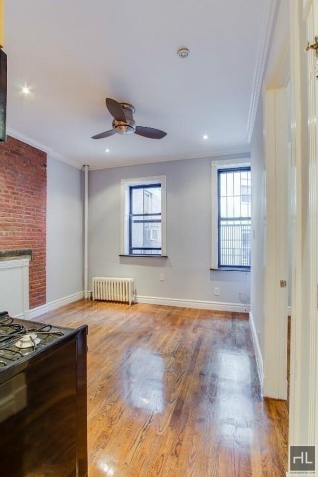 Clinton Street in New York, NY - Building Photo - Building Photo