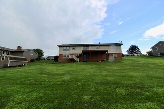 180 Grandview Dr in Harrisonburg, VA - Building Photo - Building Photo