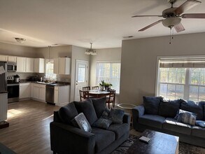 615 Stagecoach Dr in Jacksonville, NC - Building Photo - Building Photo