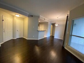 6000 Shepherd Mountain Cove, Unit 1008 in Austin, TX - Foto de edificio - Building Photo