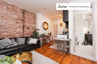 Private bedroom in 3 bed/1 bath Home in New York, NY - Building Photo - Building Photo