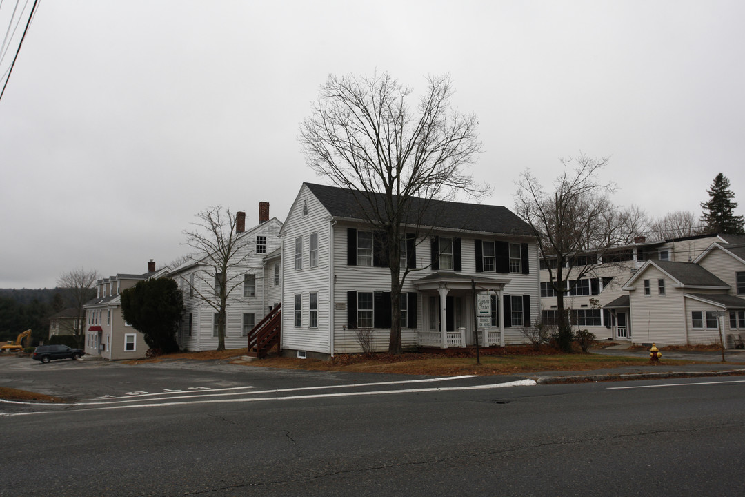 140 Main St in Upton, MA - Foto de edificio