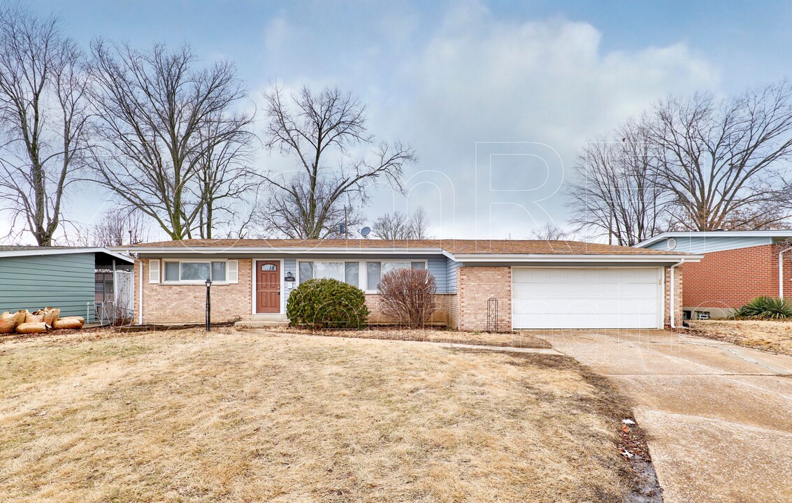 1605 Canter Dr in Florissant, MO - Building Photo