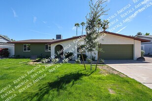 11621 N 30th St in Phoenix, AZ - Building Photo