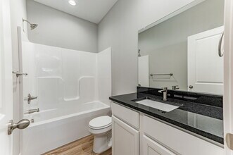 407 SE 14th St in Newton, KS - Building Photo - Building Photo