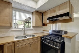 6016 Westcreek Dr in Austin, TX - Building Photo - Building Photo