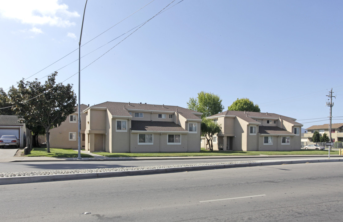 1011 E Laurel Dr in Salinas, CA - Building Photo