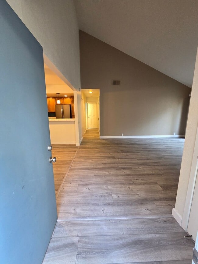 2280 Hurley Way in Sacramento, CA - Building Photo - Building Photo