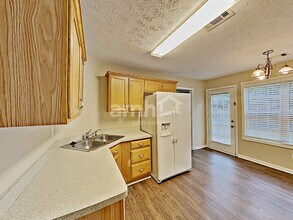 125 Sanders Walk in Mcdonough, GA - Building Photo - Building Photo