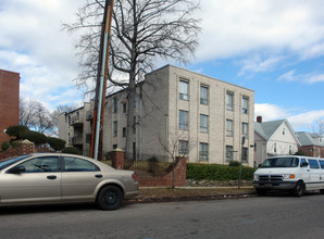 1900 Irving St NE in Washington, DC - Building Photo - Building Photo