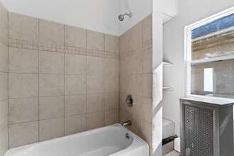 5059 W Sunnyside Ave, Unit Apt # 2 in Chicago, IL - Building Photo - Building Photo