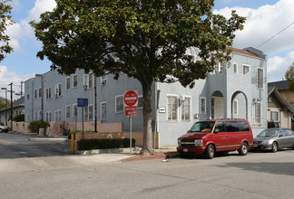 4637 Melbourne Ave in Los Angeles, CA - Foto de edificio - Building Photo