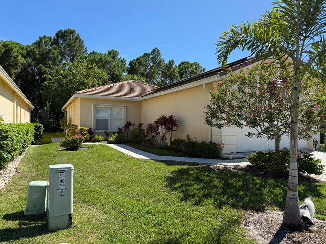 560 SW Indian Key Dr in Port St. Lucie, FL - Building Photo - Building Photo
