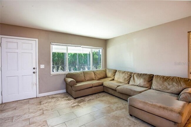 2074 Greenbriar Blvd in Clearwater, FL - Building Photo - Building Photo