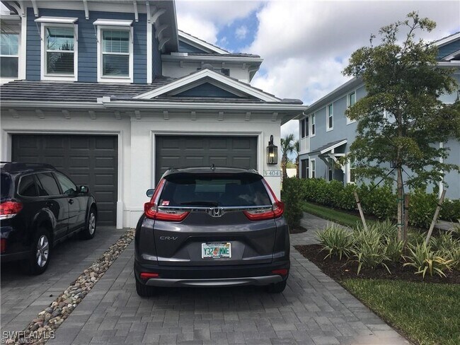 2555 Seychelles Dr in Naples, FL - Building Photo - Building Photo