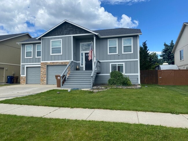 property at 1618 W Carolina Way