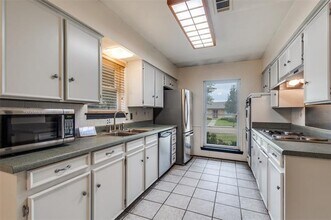 718 Knollridge Dr in Lewisville, TX - Building Photo - Building Photo