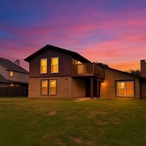 405 Peninsula Dr, Unit N-2 in Lakewood Village, TX - Building Photo