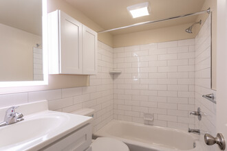 Woodmont Park Apartments in Rockville, MD - Building Photo - Interior Photo