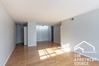 1525 W Morse Ave, Unit 214 in Chicago, IL - Building Photo - Building Photo