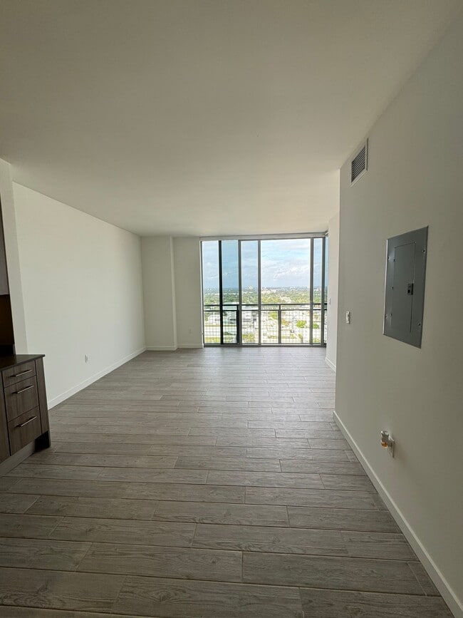 342 NE 35th St, Unit A1 in Miami, FL - Building Photo - Building Photo