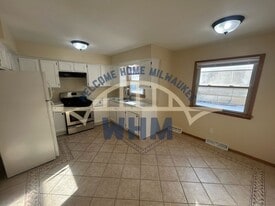 6578 N 73rd St in Milwaukee, WI - Building Photo