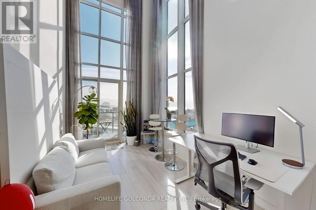 5 Hanna Ave in Toronto, ON - Building Photo