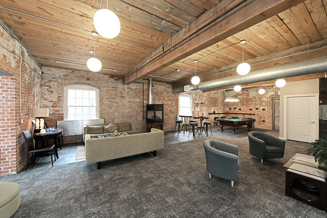 Greystone Lofts in North Providence, RI - Foto de edificio - Interior Photo