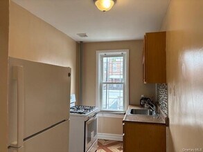 688 E 43rd St in Brooklyn, NY - Building Photo - Building Photo