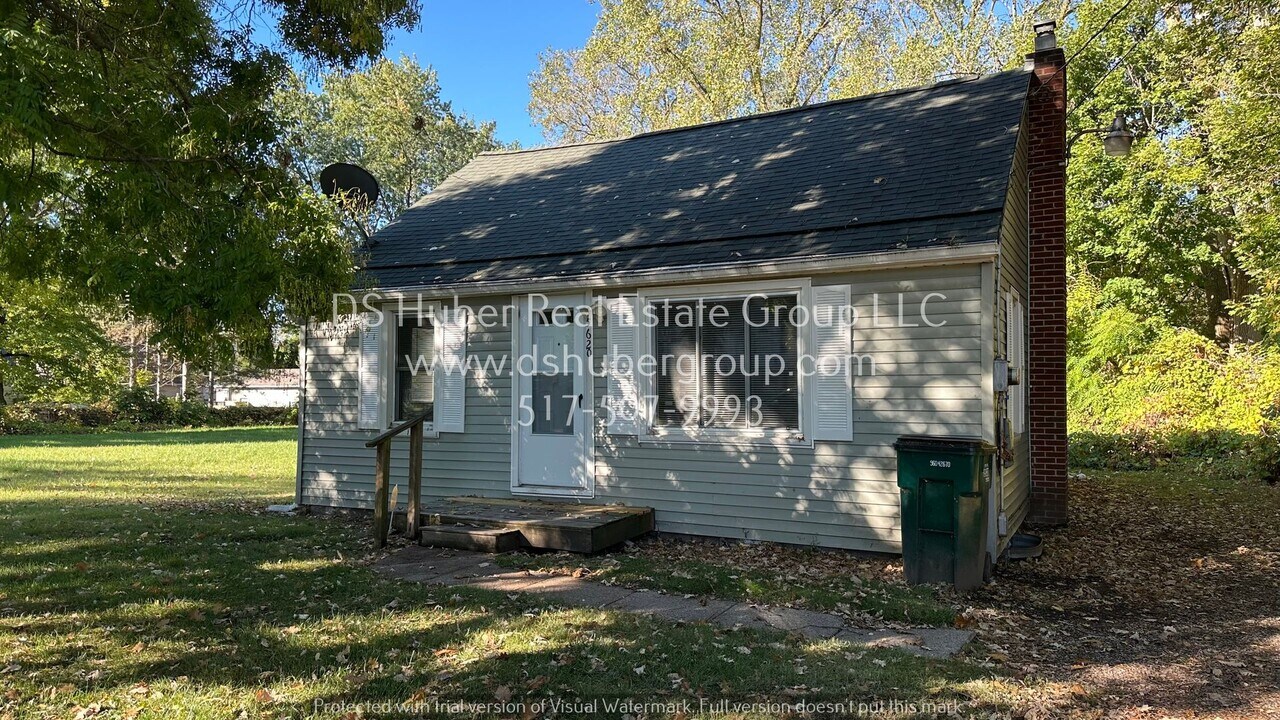 5620 Joshua St in Lansing, MI - Building Photo