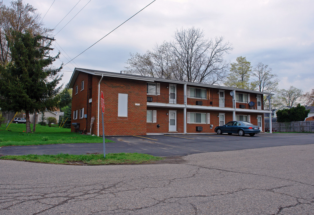 280 W Stone St in Almont, MI - Building Photo