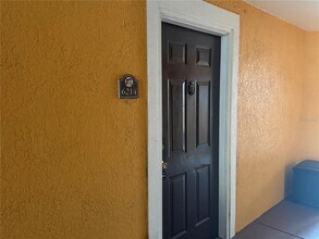 5467 Vineland Rd in Orlando, FL - Building Photo - Building Photo